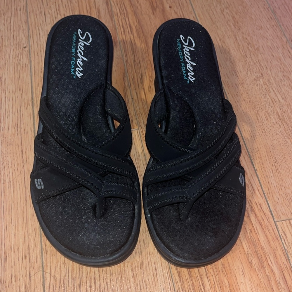 Skechers Women’s sz 9 Black Wedge Sandle